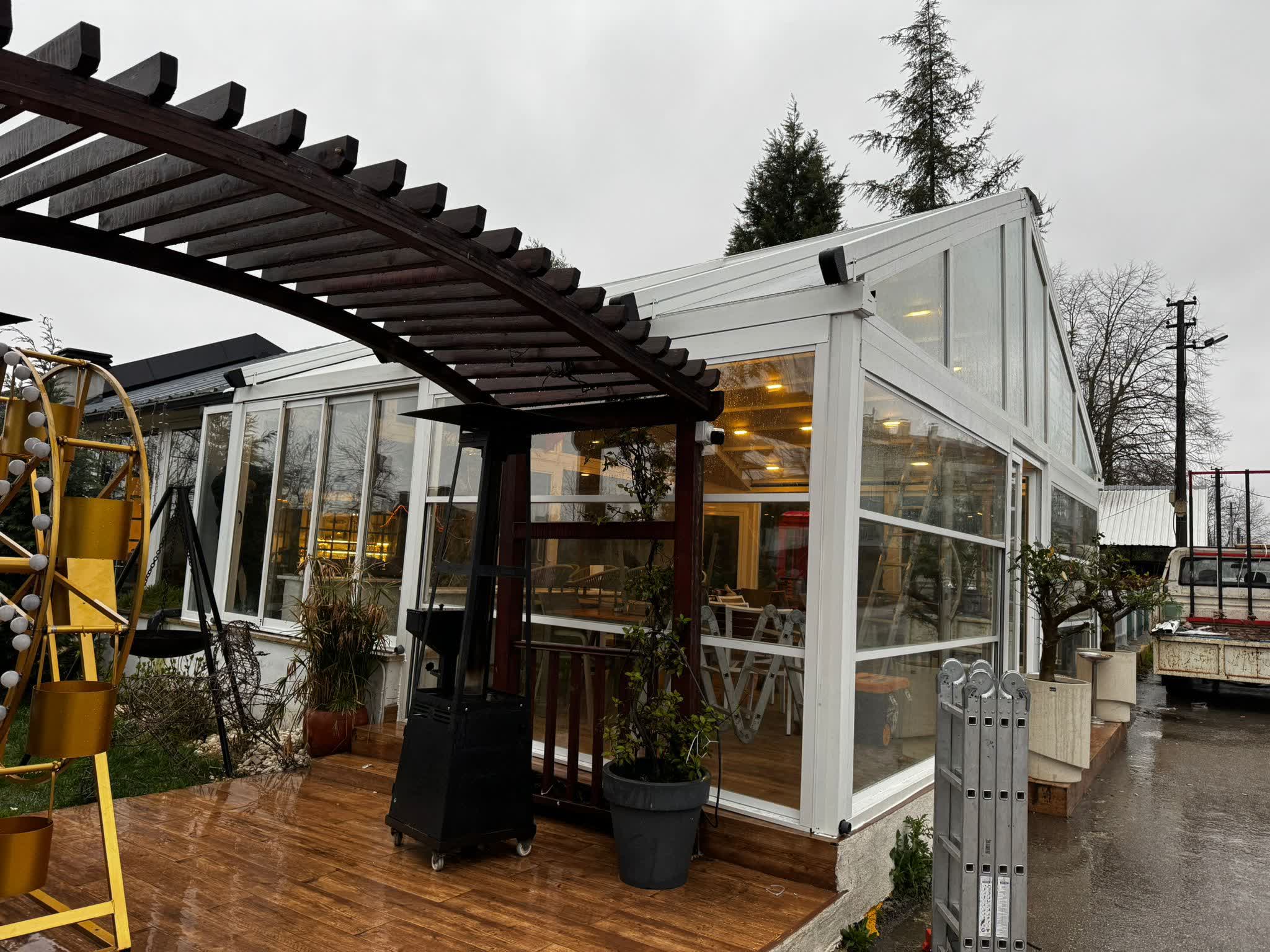 Bağımsız Pergola ve Motorlu Giyotin Cam
